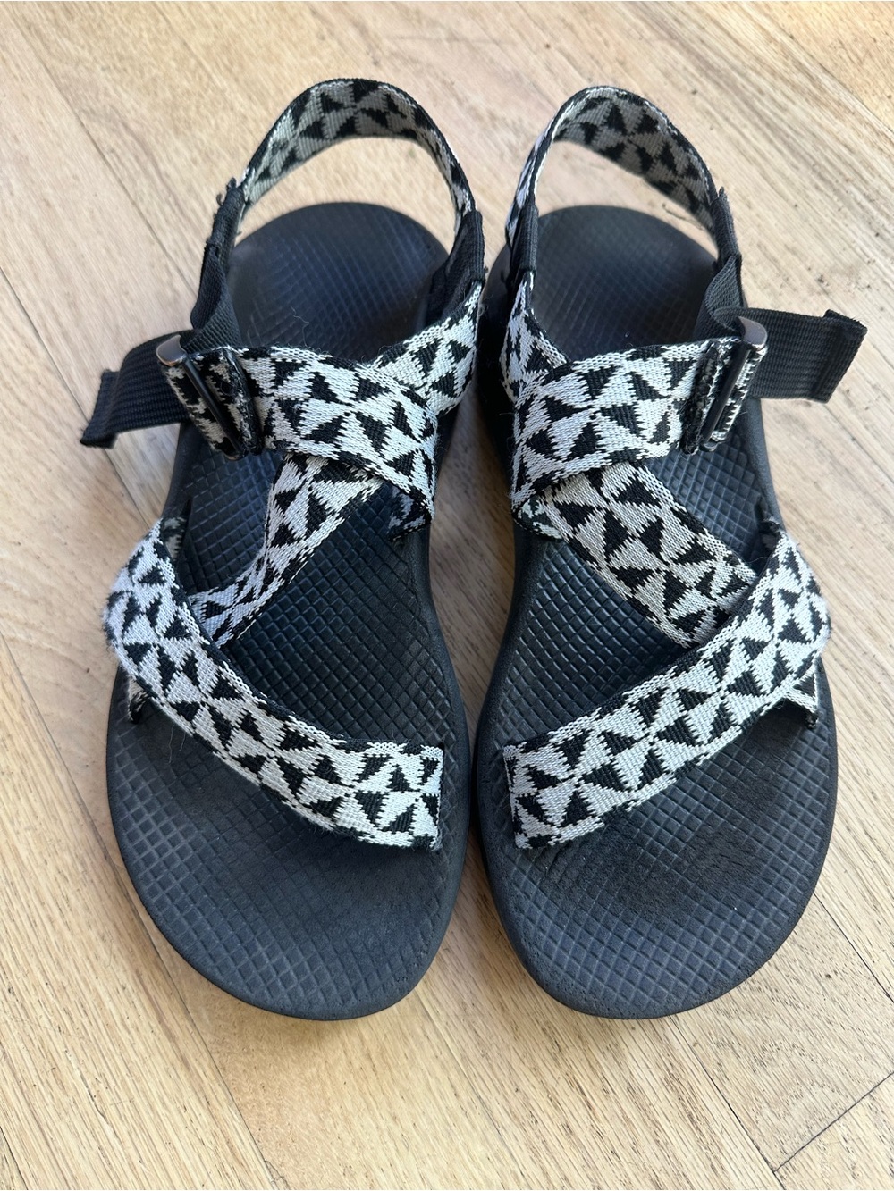Chaco W.9 Black & White Geometric Strap Sport Sandals